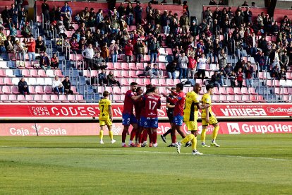 Los rojillos encajan su primera derrota tras una dolorosa remontada del Navalcarnero.