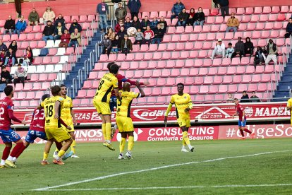 Los rojillos encajan su primera derrota tras una dolorosa remontada del Navalcarnero.