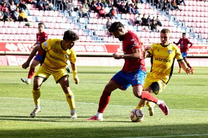 Los rojillos encajan su primera derrota tras una dolorosa remontada del Navalcarnero.