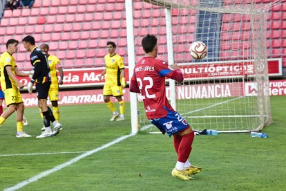 Los rojillos encajan su primera derrota tras una dolorosa remontada del Navalcarnero.
