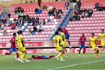 Los rojillos encajan su primera derrota tras una dolorosa remontada del Navalcarnero.