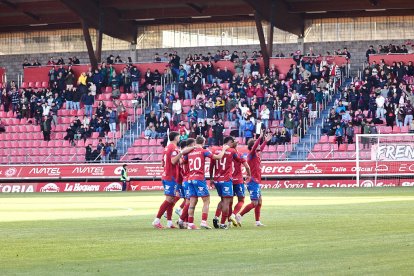 Los rojillos encajan su primera derrota tras una dolorosa remontada del Navalcarnero.
