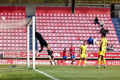 Los rojillos encajan su primera derrota tras una dolorosa remontada del Navalcarnero.