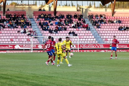 Los rojillos encajan su primera derrota tras una dolorosa remontada del Navalcarnero.