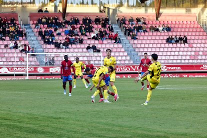 Los rojillos encajan su primera derrota tras una dolorosa remontada del Navalcarnero.
