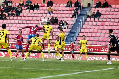 Los rojillos encajan su primera derrota tras una dolorosa remontada del Navalcarnero.