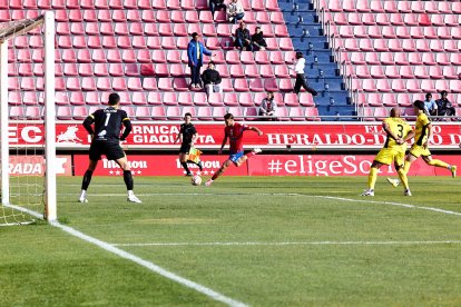 Los rojillos encajan su primera derrota tras una dolorosa remontada del Navalcarnero.