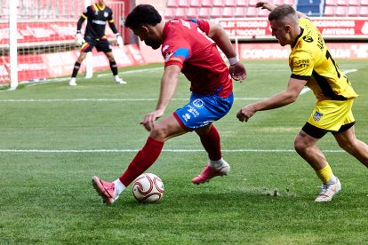 Los rojillos encajan su primera derrota tras una dolorosa remontada del Navalcarnero.