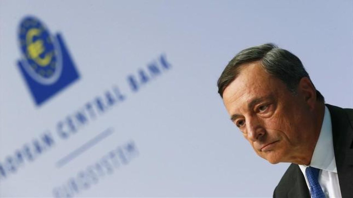 Mario Draghi, durante una conferencia de prensa en la sede del BCE en Fráncfort.-REUTERS / RALPH ORLOWSKI
