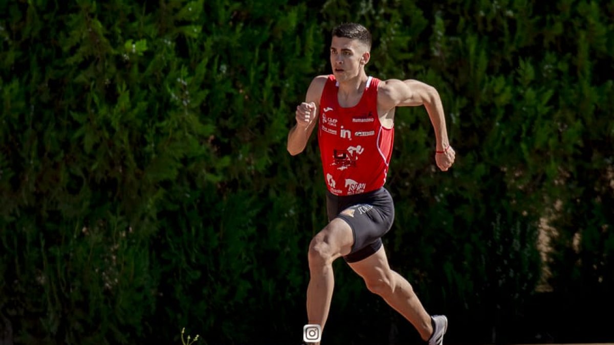Rubén Monreal lograba la medalla de bronce para el Numantino en la prueba de 800 metros. ATLETISMO NUMANTINO