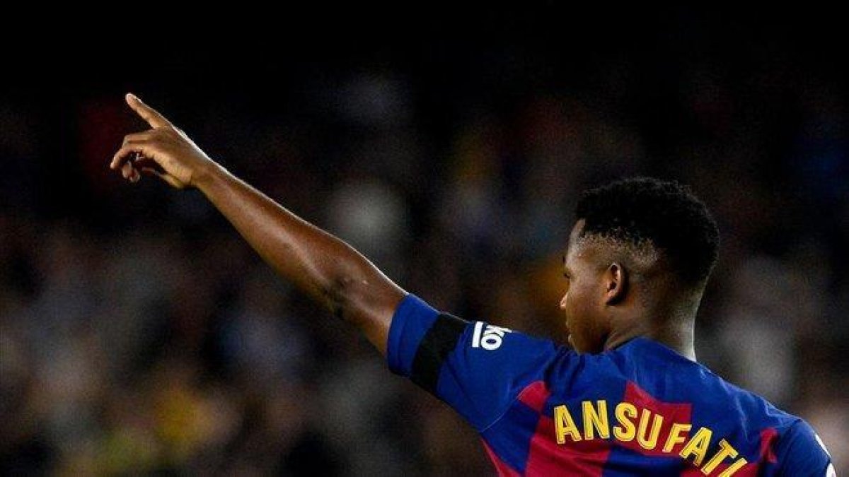 Ansu Fati celebra su gol al Valencia en el Camp Nou.-AFP / PAU BARRENA