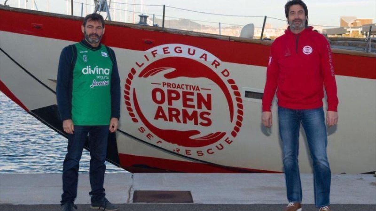 Òscar Camps, responsable de Proactiva Open Arms, y Villacampa.-PROACTIVA OPEN ARMS