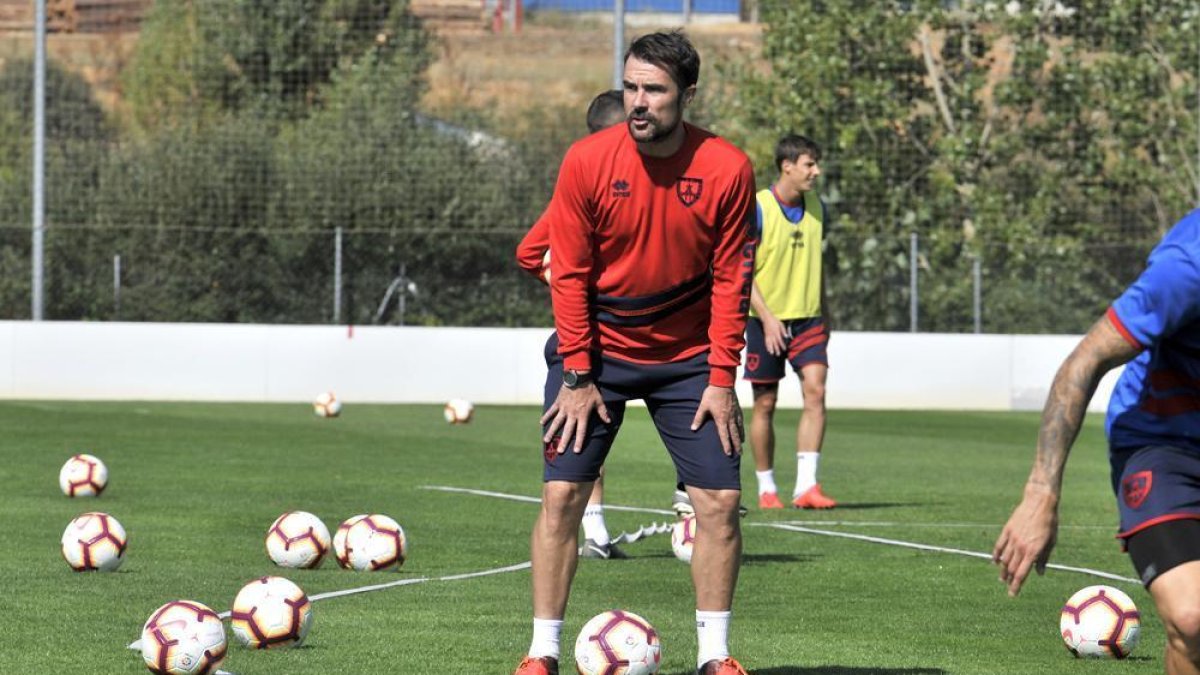 López Garai en un entrenamiento al frente del Numancia en la Ciudad Deportiva.-Valentín Guisande