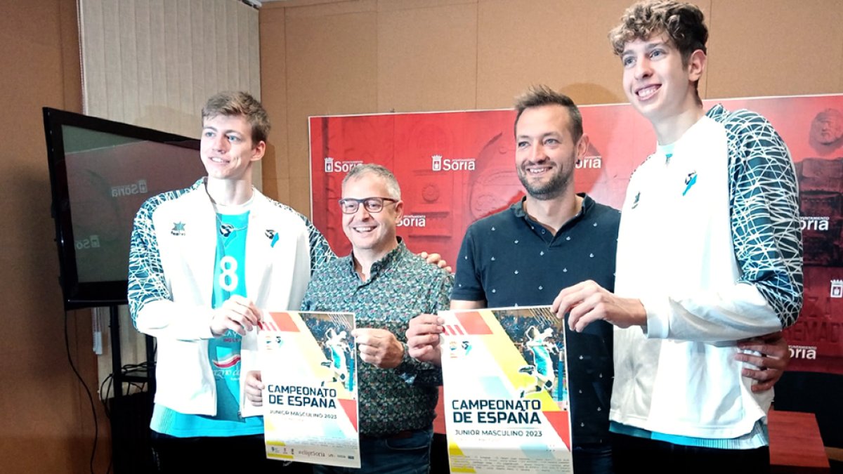 Luke Belda, Alfredo Cabrerizo, Manuel Salvador y Davi Tenorio, ayer, en el Ayuntamiento de Soria HDS
