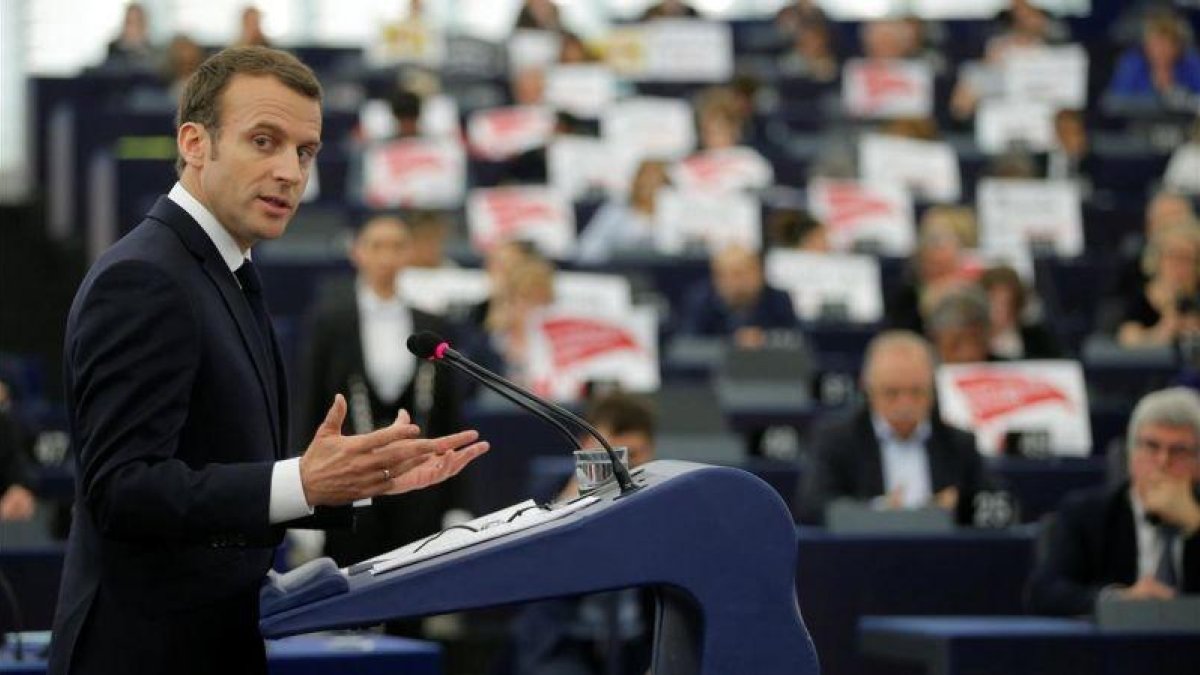 Macron, en su intervención ante el Parlamento Europeo en Estrasburgo.-REUTERS / VINCENT KESSLER