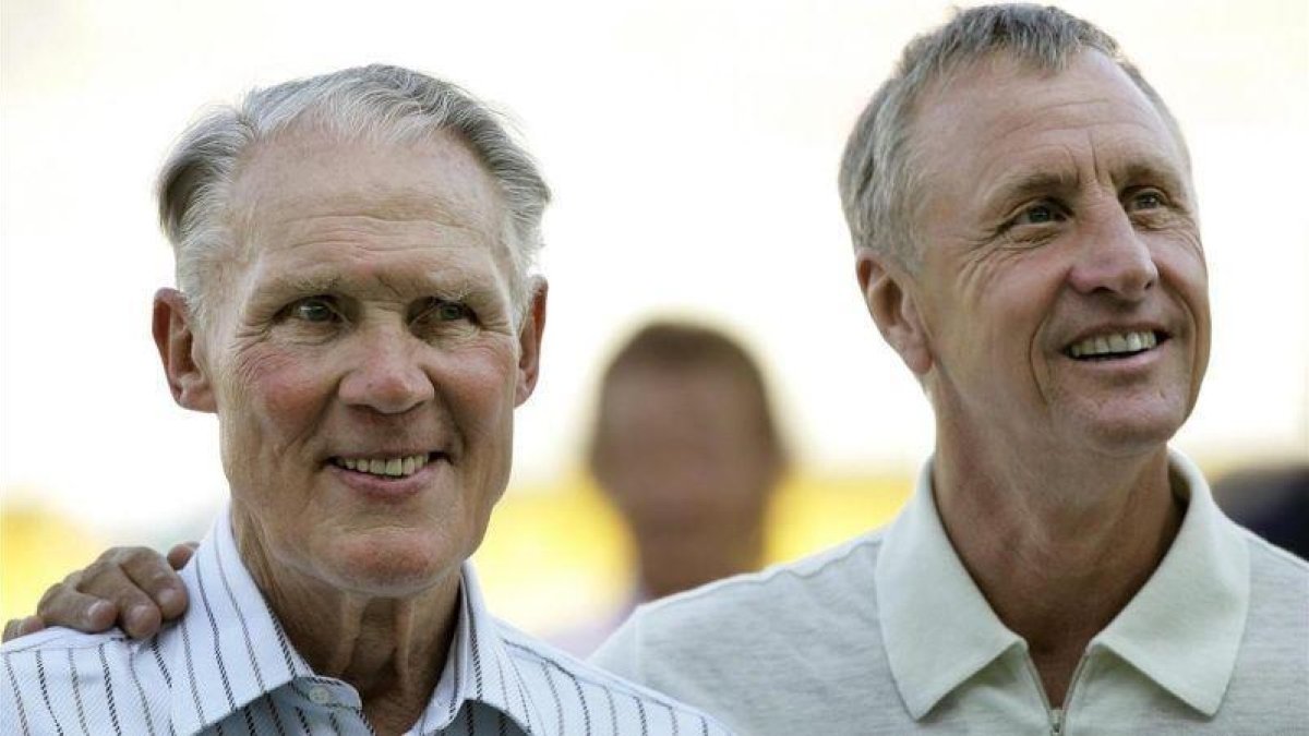 Rinus Michels y Johan Cruyff, en una imagen del 2002.-