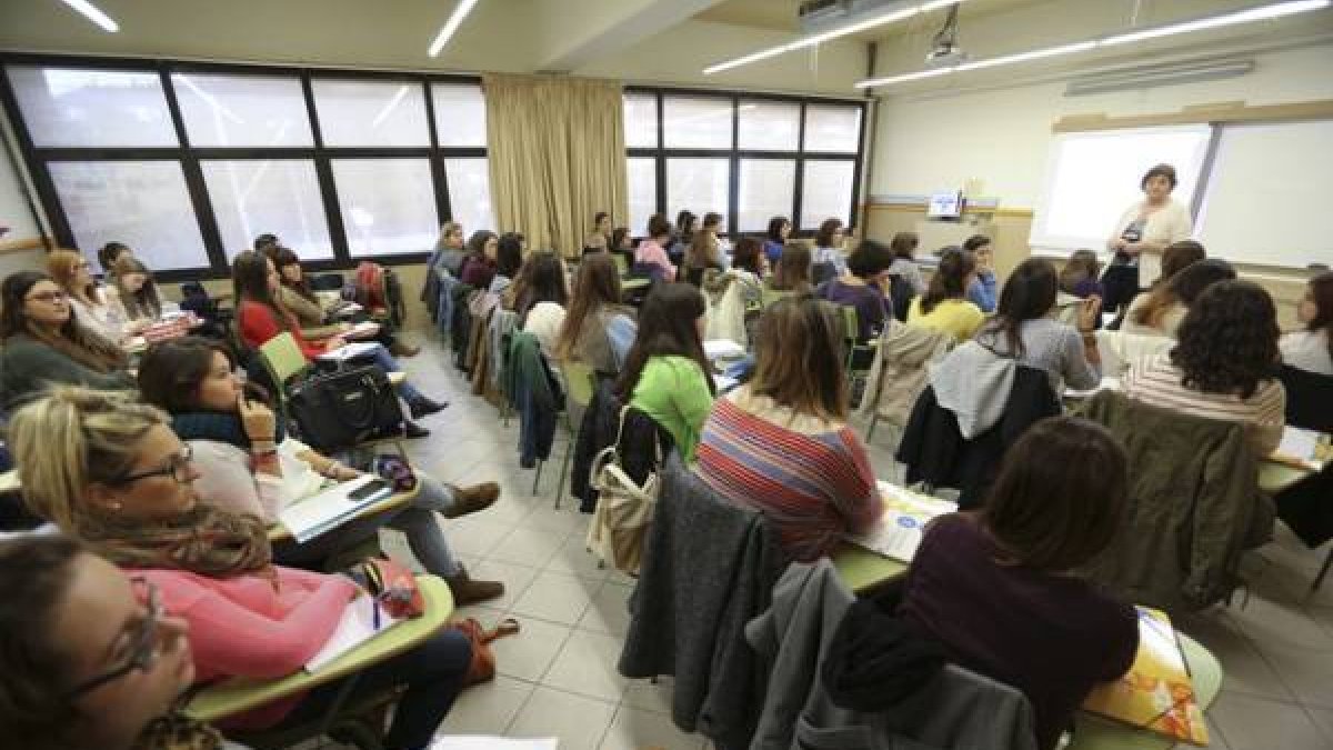 Una clase en la facultad de Formación del Profesorado de la Universitat de Barcelona, en una imagen de archivo.-Foto:   DANNY CAMINAL