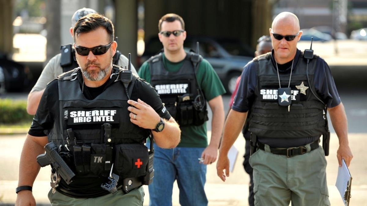 Agentes de policía llegan a la escena de un tiroteo en Orlando (Florida, EEUU)-REUETERS / STEVE NESIUS