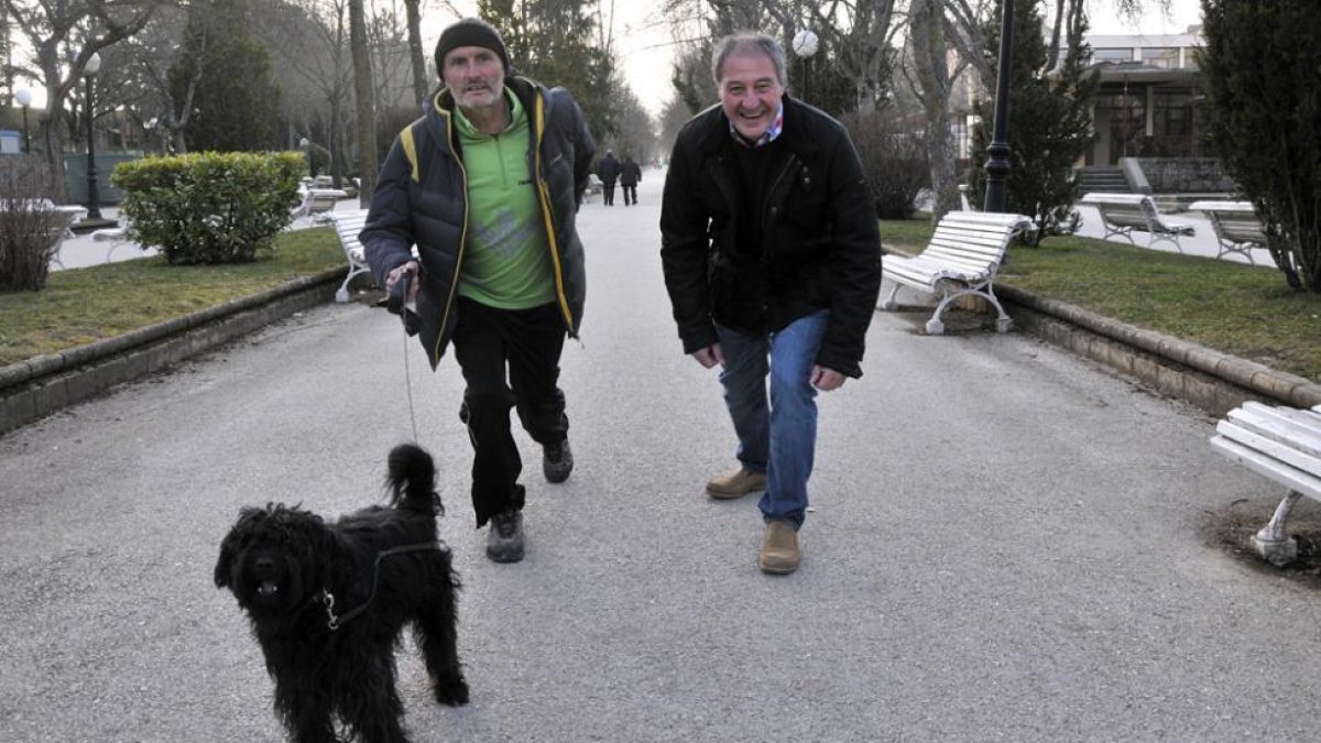 Ramón Zapata y José Ángel Martínez Ortega participan el domingo en el maratón de Tokio.-VALENTÍN GUISANDE