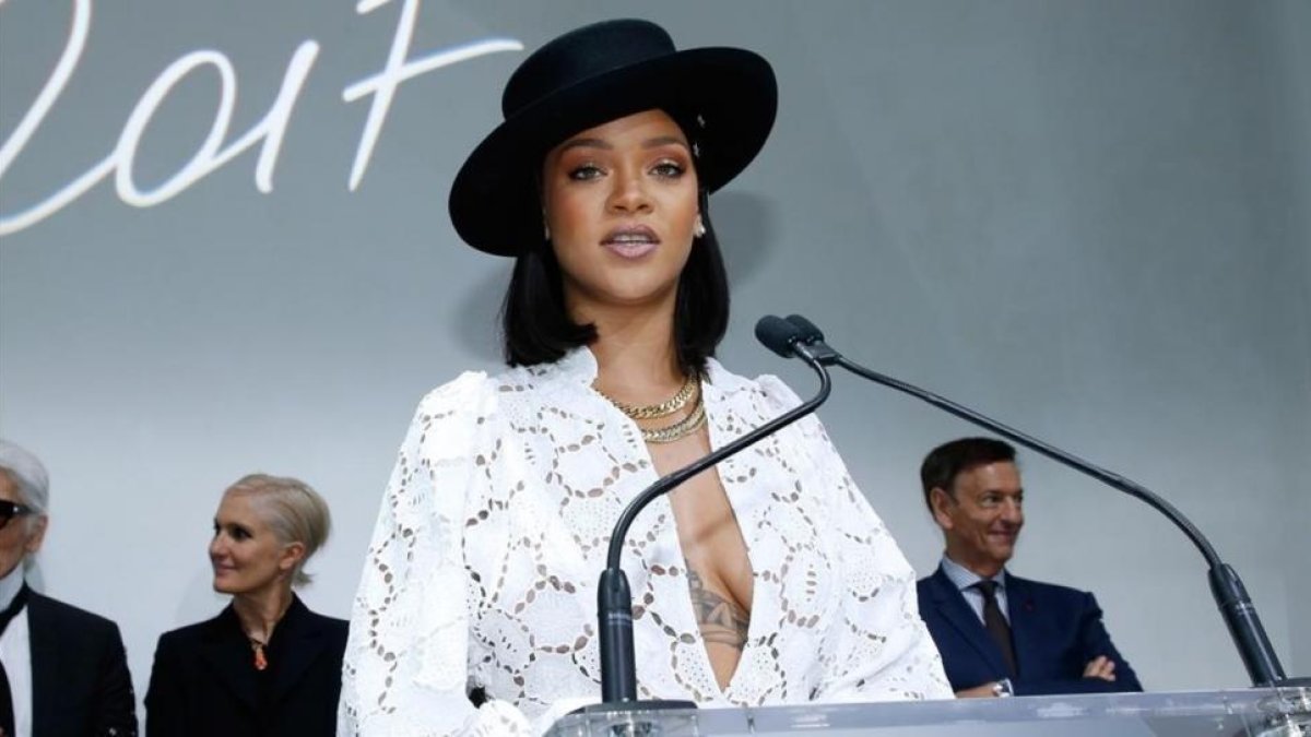 La cantante Rihanna, durante la entrega de los premios LVMH, en la Lous Vuitton Fundation.-Bertrand Rindoff Petroff