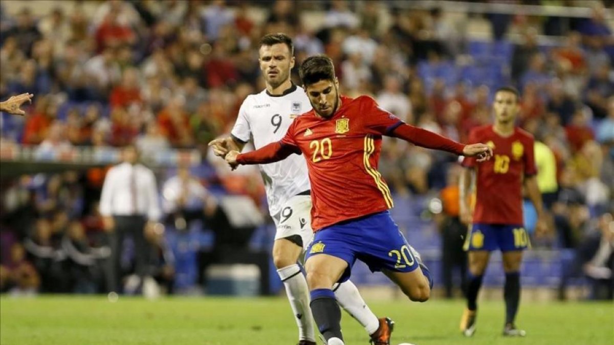 Asensio dispara a puerta durante el España-Albania del viernes pasado.-EFE