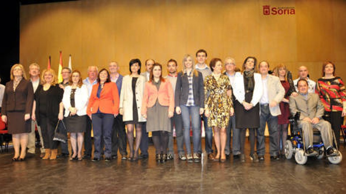 Foto de familia de los jurados de San Juan del 2013. / VALENTÍN GUISANDE-
