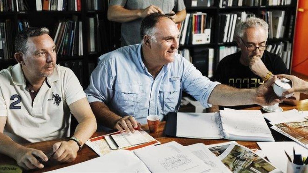 Albert Adrià, José Andrés y Ferran Adrià, los cerebros gastronómicos de Little Spain.-MARIANO HERRERA