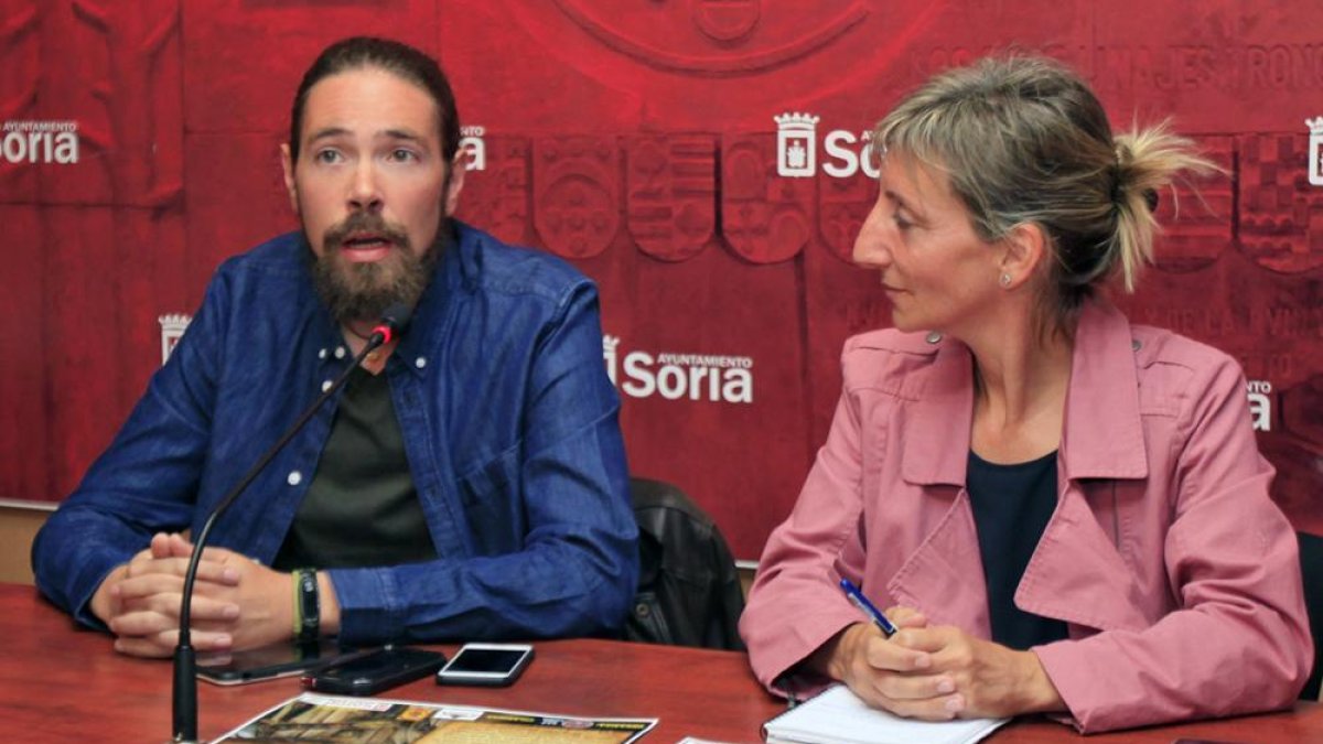 Rodrigo Hernández y Yolanda Santos en la presentación del ciclo.-Mario Tejedor