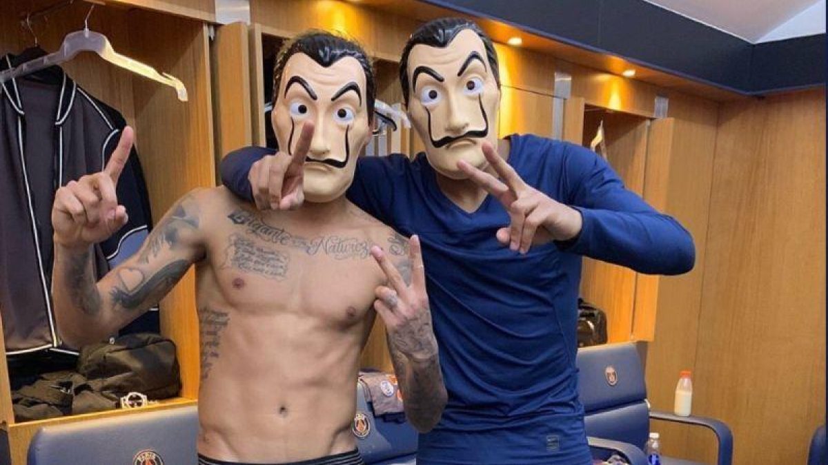 Mbappé y Neymar, con las caretas de La casa de papel, en la foto que han colgado en Twitter.-EL PERIÓDICO