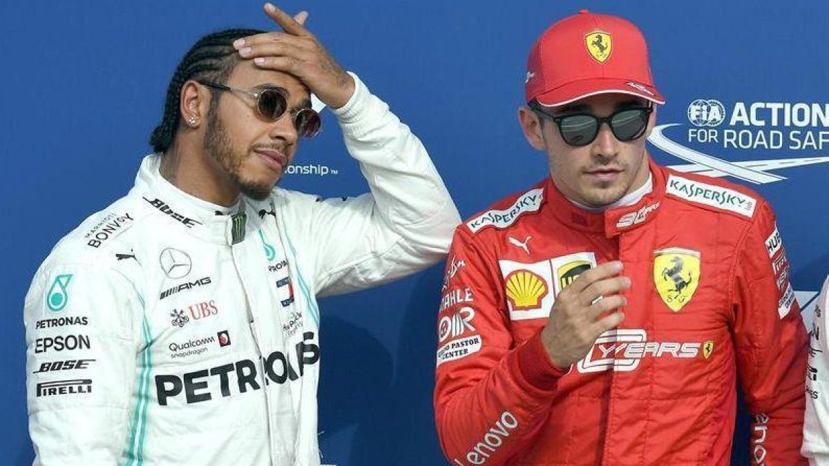 Lewis Hamilton y Charles Leclerc, en Monza.-EFE / EPA / DANIEL DAL ZENNARO