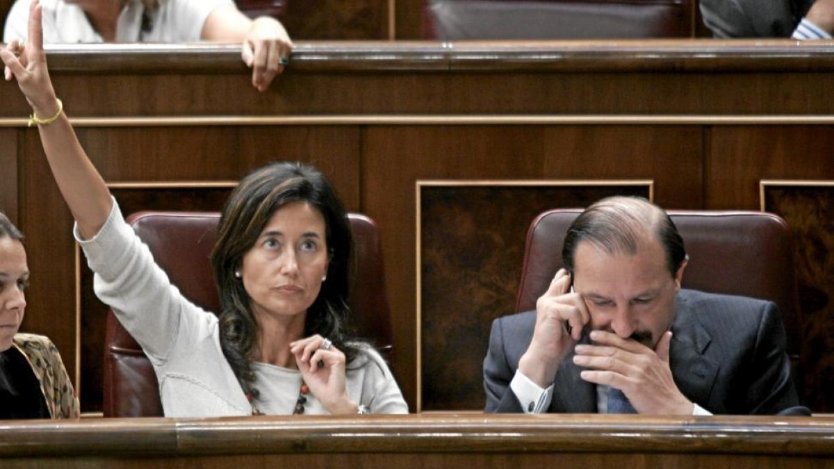 Ana Torme y Martínez-Pujalte, en una imagen de archivo cuando eran compañeros de bancada en Congreso de losDiputados.-JAVI MARTÍNEZ