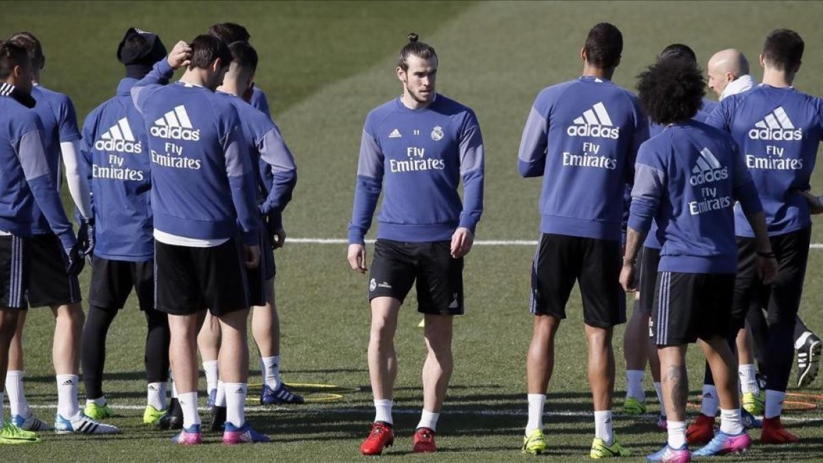 Gareth Bale, durante un entrenamiento con el Madrid.-/ EFE / MARISCAL