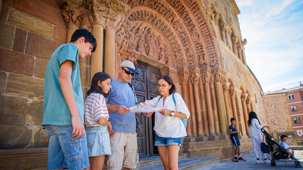 Turistas en la capital. MARIO TEJEDOR