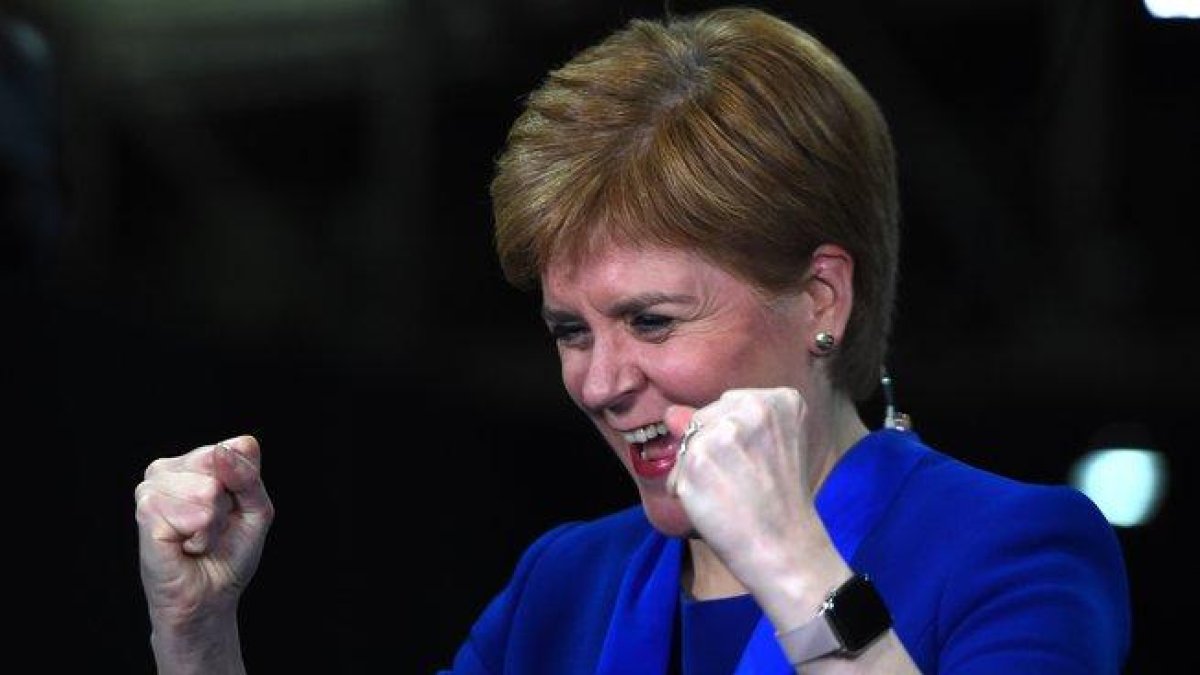 Nicola Sturgeon celebra el triunfo del SNP en las elecciones británicas.-AFP
