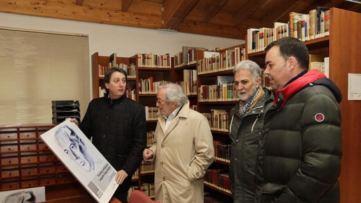 El alcalde, el concejal de Cultura y los representantes de Fundos visitan ayer el centro Gaya Nuño.-Luis Ángel Tejedor