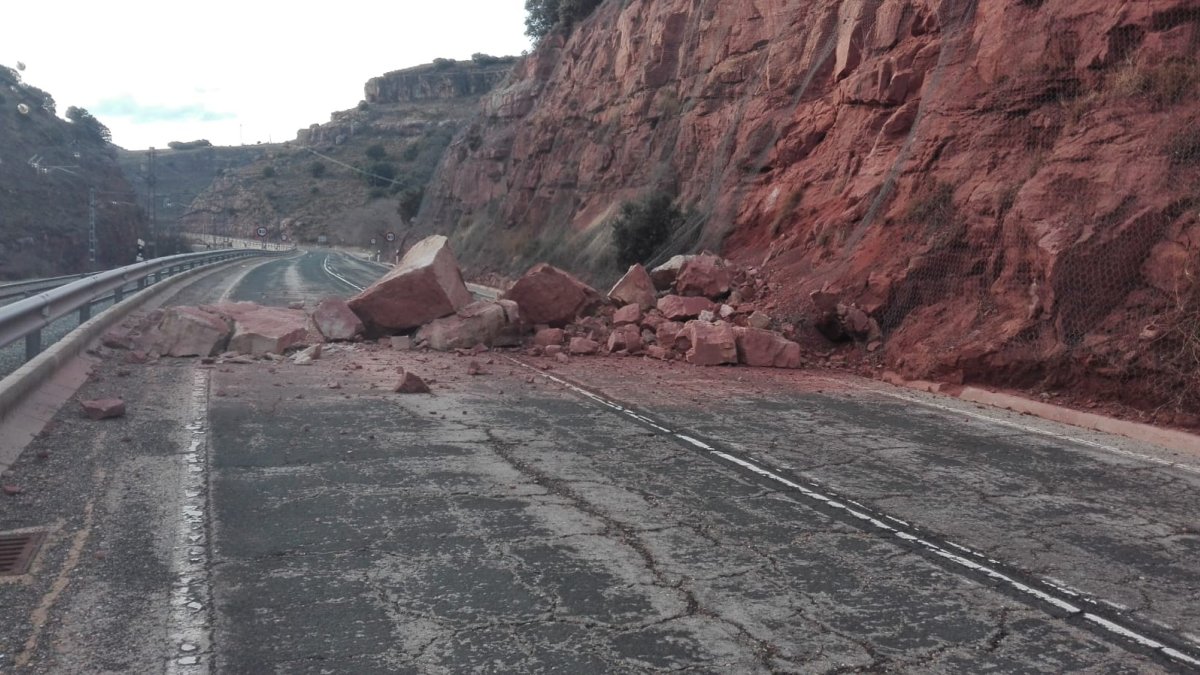 Desprendimientos en la Nacional II a la altura de Jubera.-HDS