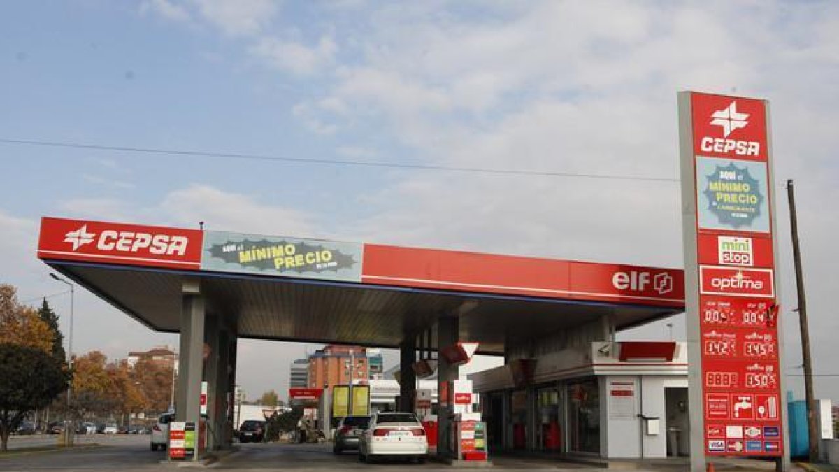 Una gasolinera Cepsa en Mollet del Vallès.-JOSEP GARCIA