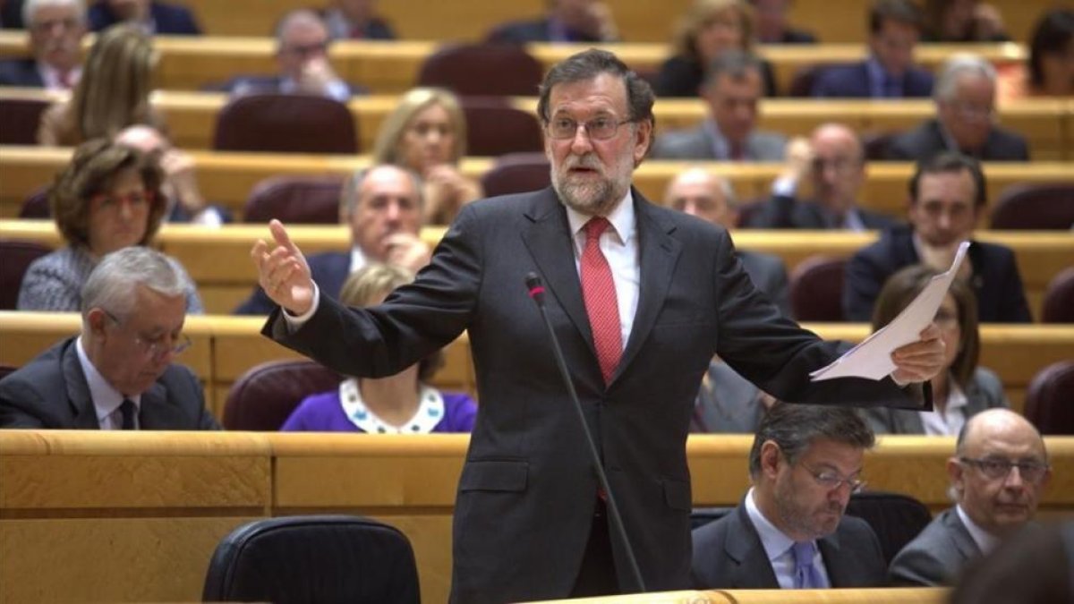 Mariano Rajoy, en el Senado, en una sesión de control al Gobierno del pasado mes de marzo.-DAVID CASTRO