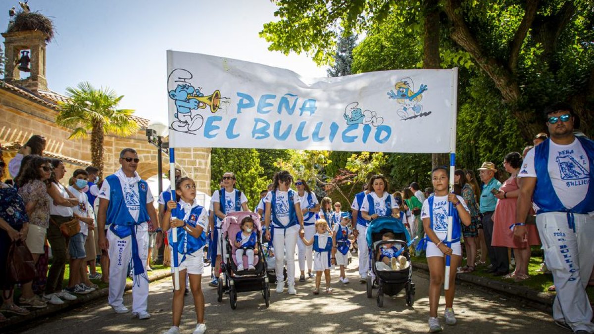 Desfile de peñas en el Domingo de calderas - MARIO TEJEDOR (5)