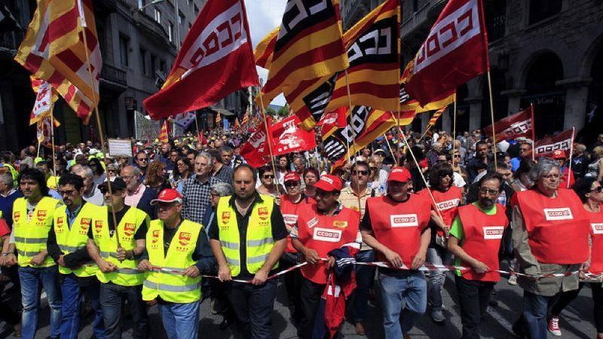 La manifestación del Primero de Mayo, en Barcelona.-ANDREU DALMAU (EFE)