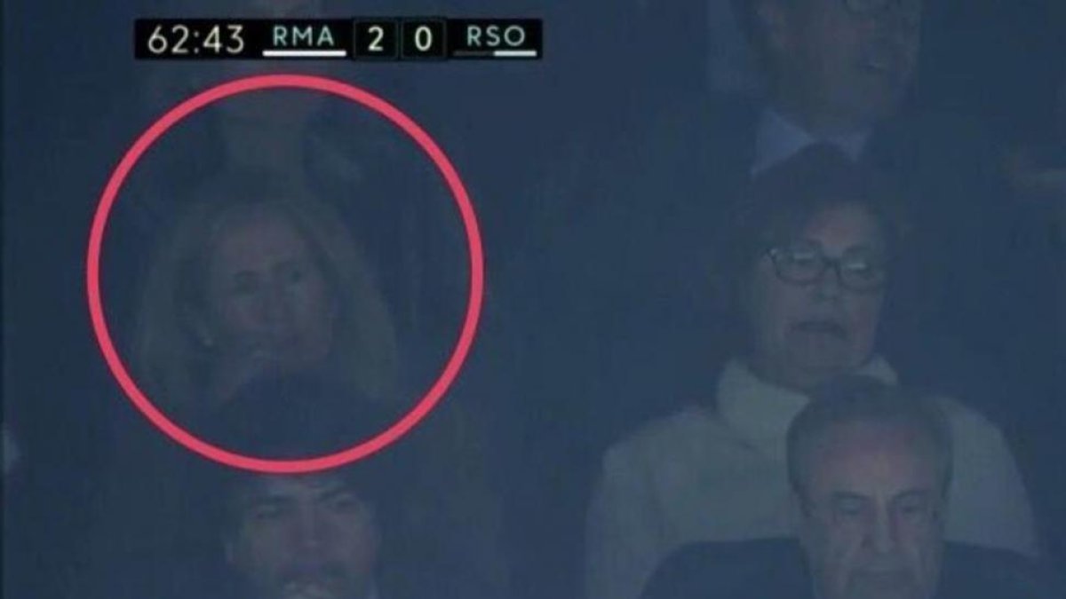 Marta Silva vio el Madrid - Real Sociedad desde el palco detrás de Florentino Pérez.-TWITTER