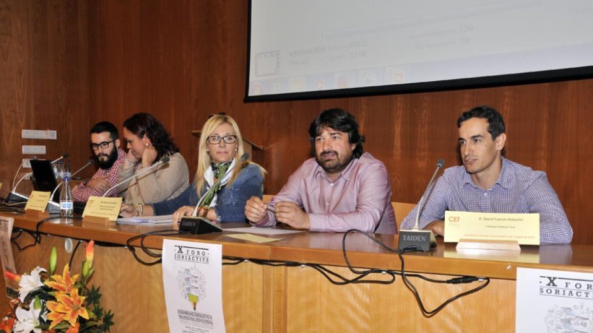 Ian Ortega, Victoria Tortosa, Blanca García, Rubén García y David Francés durante la presentación de experiencias.-VALENTÍN GUISANDE