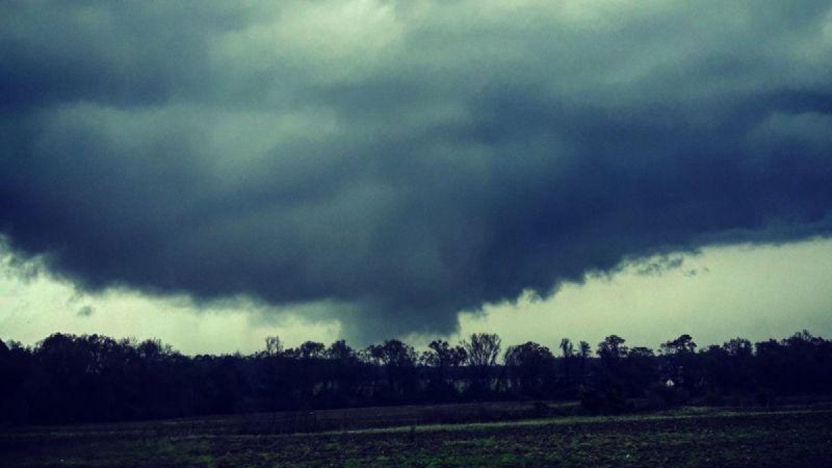 Tornados golpean algunas localidades de Alabama, EEUU.-AFP / COURTESY OF JUSTIN MERRITT, INST