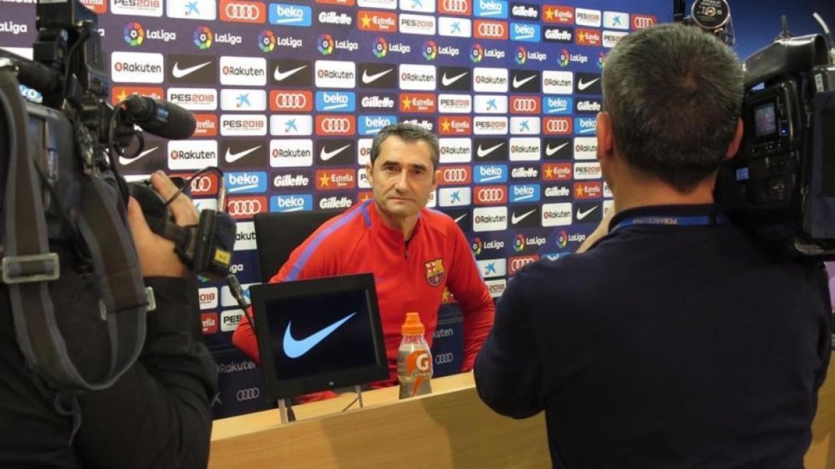Ernesto Valverde, hoy, en la sala de prensa de la Ciudad Deportiva Joan Gamper.-EMILIO PÉREZ DE ROZAS