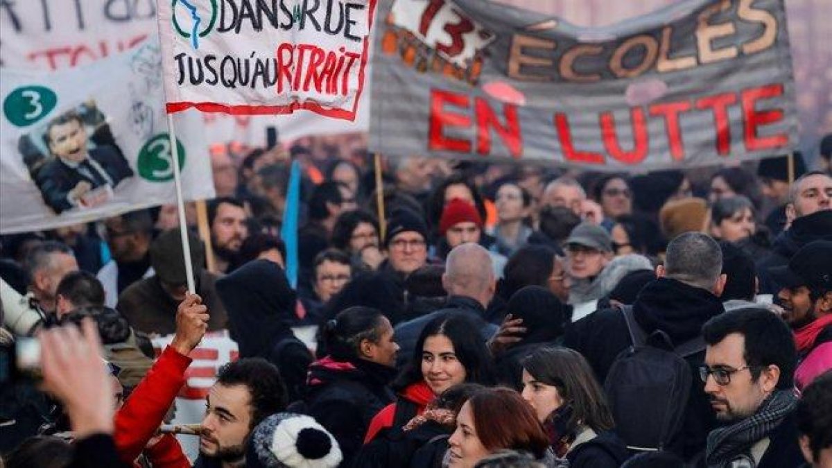Protesta de este jueves en París.-AFP / THOMAS SAMSON