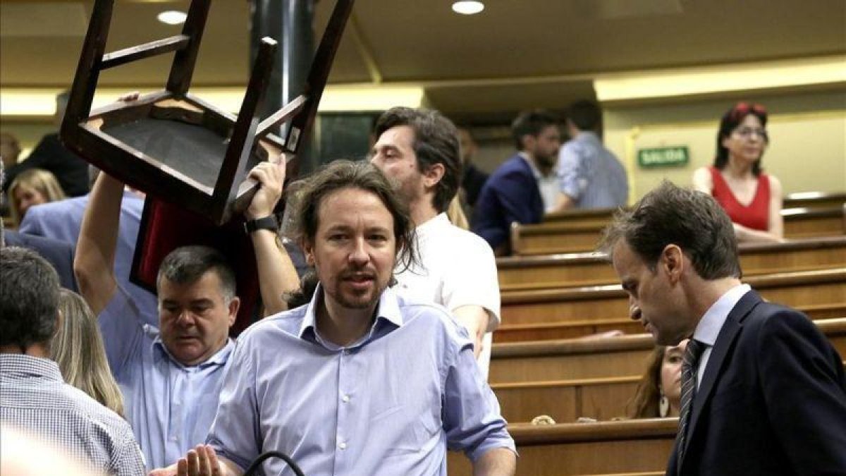 Pablo Iglesias, en el segundo día del debate de investidura de Pedro Sánchez.-DAVID CASTRO