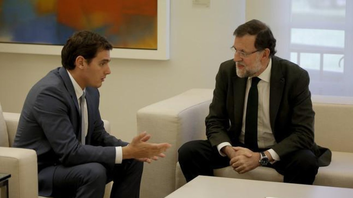 Mariano Rajoy y Albert Rivera, durante una reunión en la Moncloa.-JOSÉ LUIS ROCA