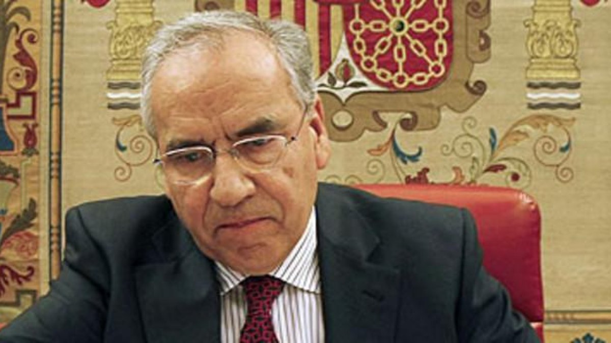 Alfonso Guerra, en una sesión de la Comisión Constitucional del Congreso en enero del 2014.-EFE / JUAN M.ESPINOSA