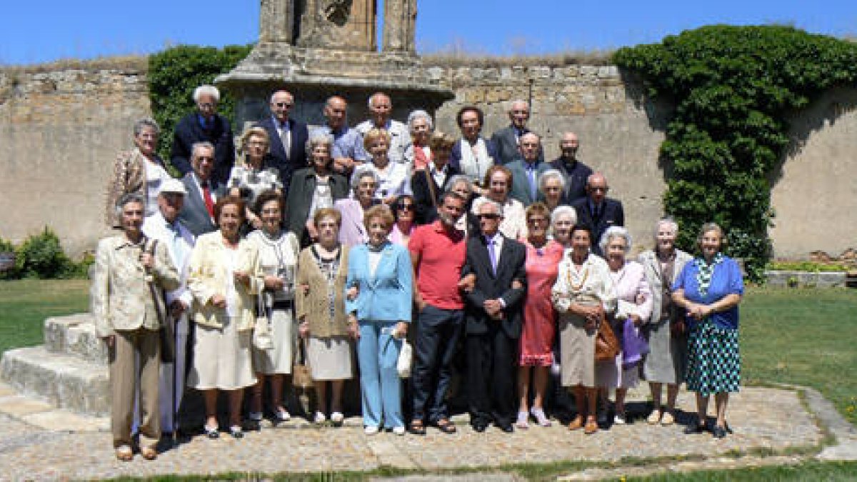 Se reunieron ayer en la ermita de El Mirón. / CARLOS CARNICERO UNGRÍA-