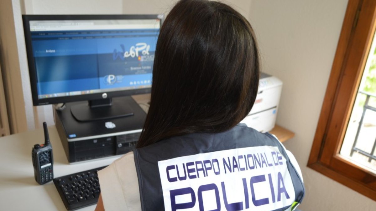 La Policía Nacional de Soria, trabajando en el entorno digital. HDS